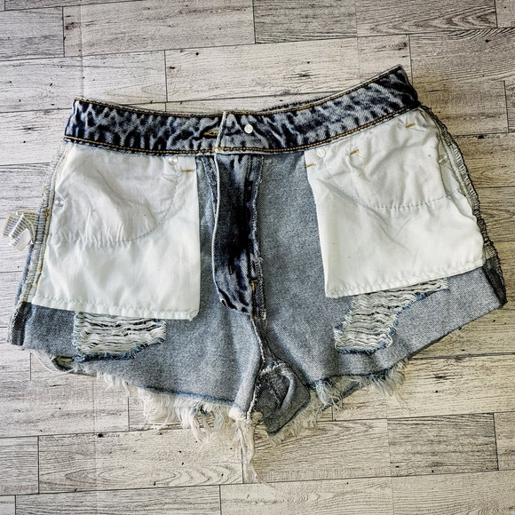 Forever 21 Juniors 27 Distressed Medium Wash Denim Blue Shorts Summer Shorts - Picture 4 of 6